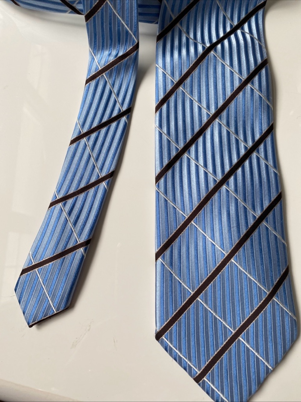 Versa 100% silk classic Blue Striped Men's Tie - Classic Diagonal Pattern